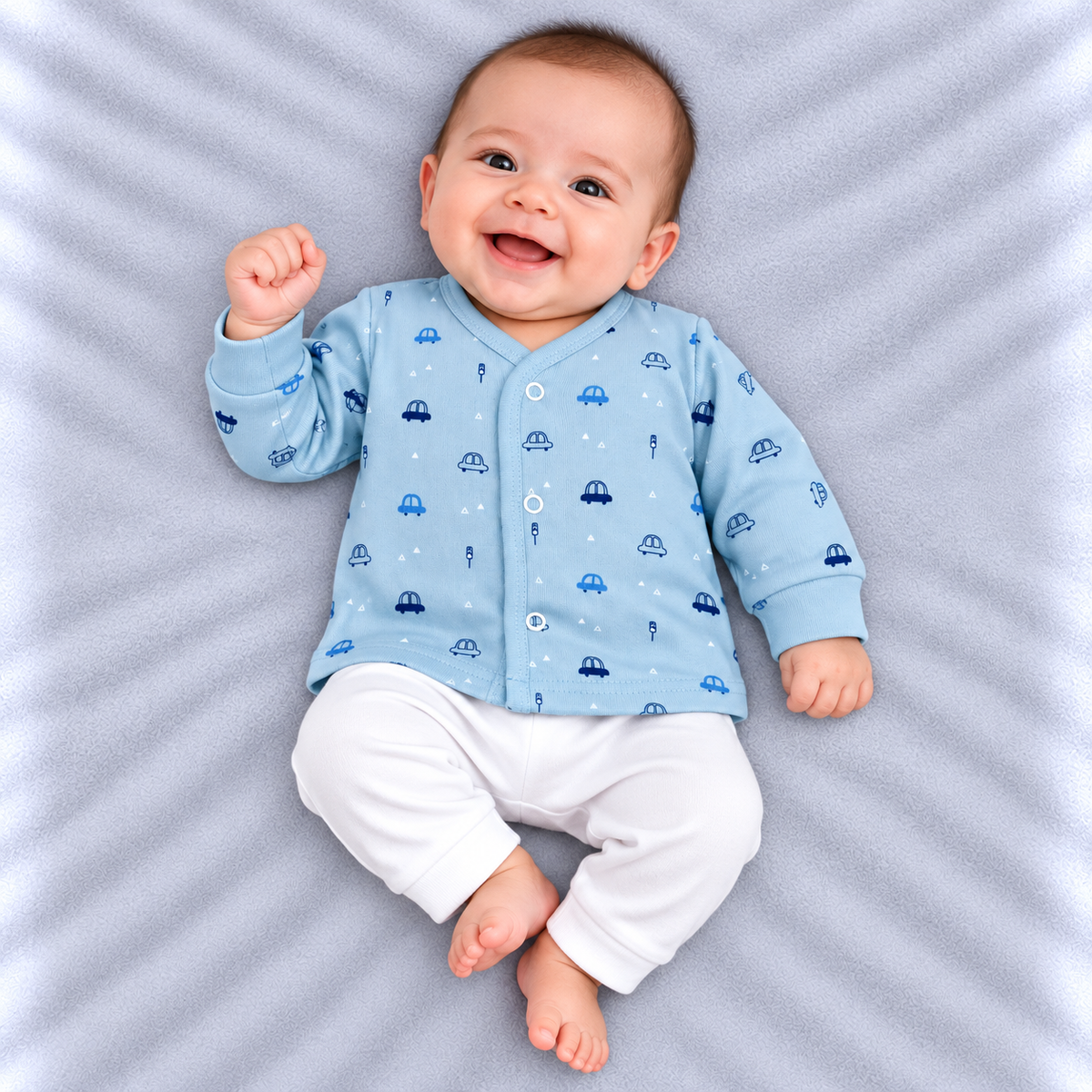 Zero baby boys blue fleece top with cute car print, full sleeves and front snap button closure for winter wear