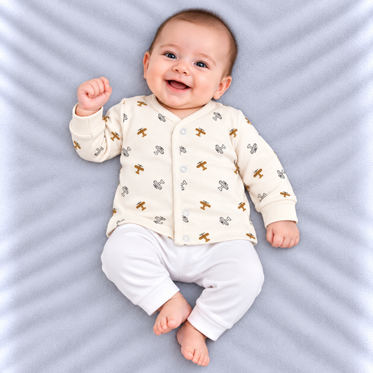Zero baby boys cream fleece top with airplane print, full sleeves and front snap button closure for winter wear